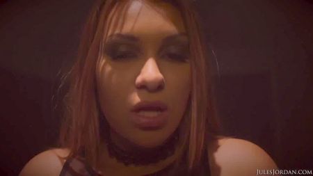 Кончил Красивой Девушке В Волосатый Анал