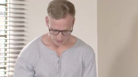Потерся Хуем Об Пизду И Кончил В Трусы