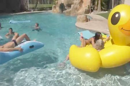 Парни Едят Женскую Кончю