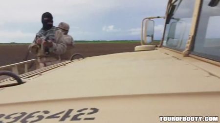 Смотреть Видео Девушки Мастурбируют В Коротких Джинсовых Шортиках