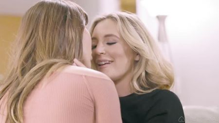 Высосала Сперму На Пляже