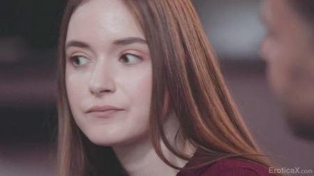 Жена Сосёт У Сына При Дочери