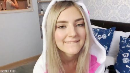 Чулки Каблуки И Волосатая Пизда Видео