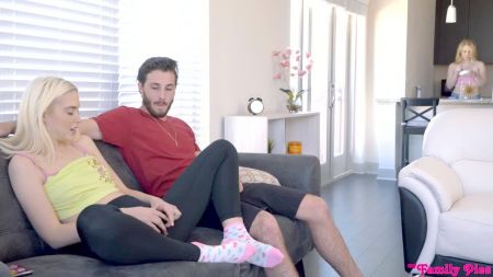 Подсмотрел Как Сестра Дрочит