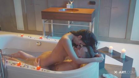 Широкие Бедра И Ноги