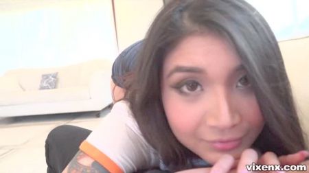 Реально Голые Тёлки В Ютюбе На Скрытую Камеру