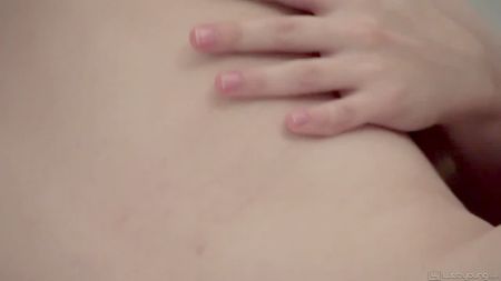 Пять Парней Трахают Одну Девку Как Куклу