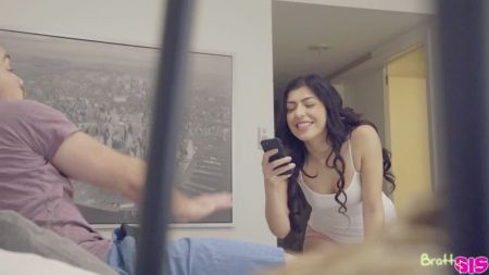 Голышом Под Халатом У Русской Мамы Видео