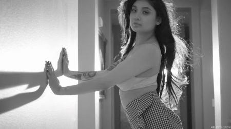 Широкие Бедра И Волосатая Пилотка Видео