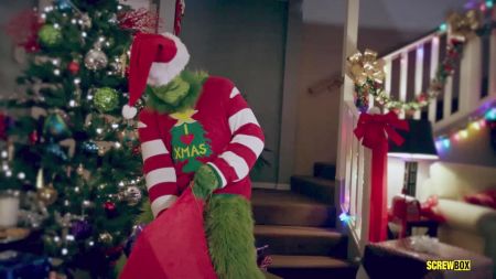 Делаеь Массаж Девушке Без Трусиков