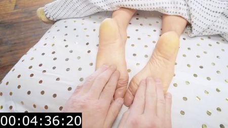 Подсмотрел За Сестрой И Трахнул Ее