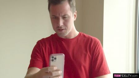 Парень Дрочит На Девушку В Парке