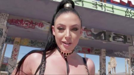 Чешские Семейные Пары Ебутся За Деньги На Улице