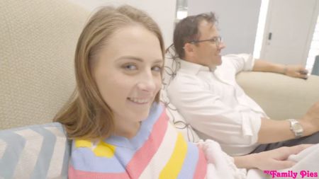 Голые Старушки На Море Видео