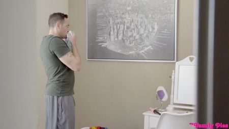 Отчим Обожает Трахать Падчерицу