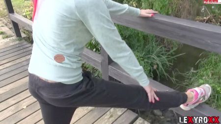 Японский Мама Купает Сына