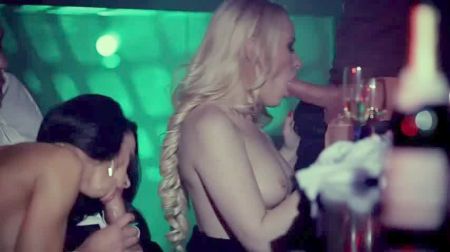 Мама Убирает В Квартире Ххх