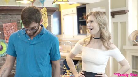 Голая Бабушка Ходит По Лесу Видео