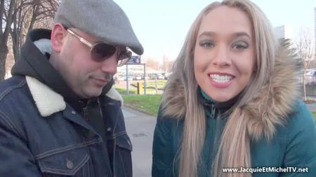 Подглядывая Под Юбку Без Трусов Видео