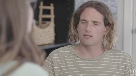 Муж Сосет Грудь Молодой Видео