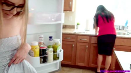 Осень Старп Жврная Бпбушка Сосет У Меня И Глотает Сперму От Первого Лица