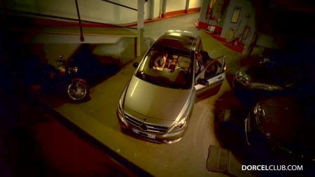 Масаж Жене Муж За Шторай Видео