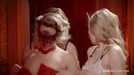 18 Лет Подглядывание Девушек Под Юбкой Картинки