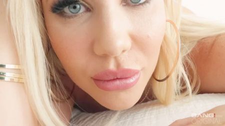 Муж С Женой Трахаются Пока Жена Говорит По Телефону