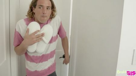 Сын И Дочь В Ванной