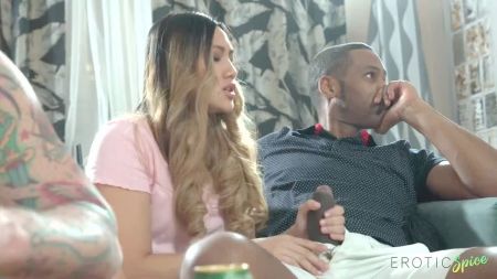 Бабулю Ебуть У Гаражи