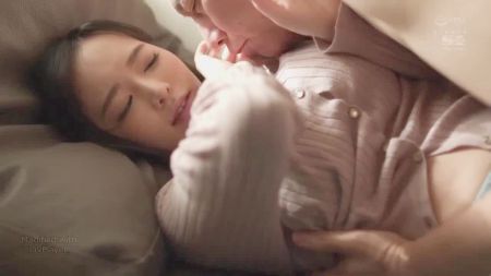 Девушки Заставляют Парня Пить Свою Сперму Видео