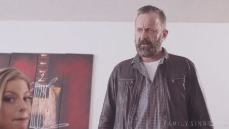 Титьки Большие На Пляже Видео