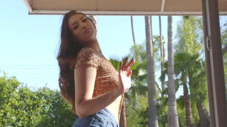 Секс Видео Девка Выдавливает Молоко Из Сисек Во Время Секса