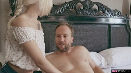 Женщины С Большими Грудями Стриптиз Видео Бесплатно