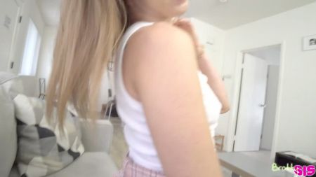 Ходит С Голым Членом По Улице На Публику