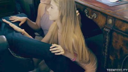 Жена Нежно Трахает Мужа Страпоном В Попу