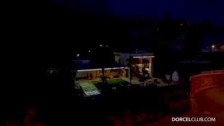 Шлюха Прозрачних Клготах Берлога