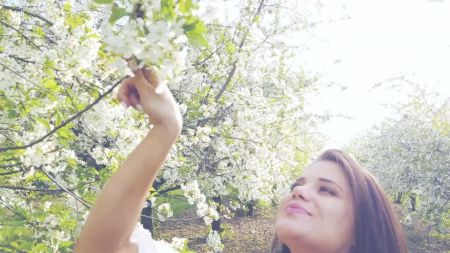 Толстая Баба Стоя Раком Дрочит Волосатую Пиздень О Резиновый Член