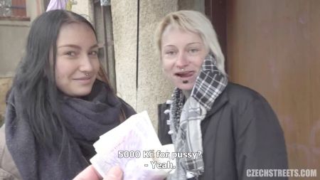 Девушка В Бвссейне Получила Оргазм В Глубоком Бассейне