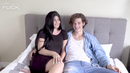 Девушка Уберается В Квартире Голой