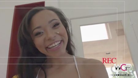 Голая Под Платьем Видео