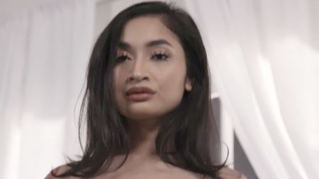 Жена Ходит Без Трусиков Видео