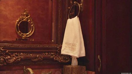 Первый Раз Трахаеться В Попу Орет