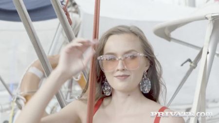Отлизывают В Двоем У Одной