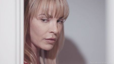 Дочь Сосет И Глотает Сперму У Отца