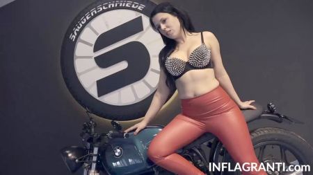 Мама Дрочит Сыну Грудастая