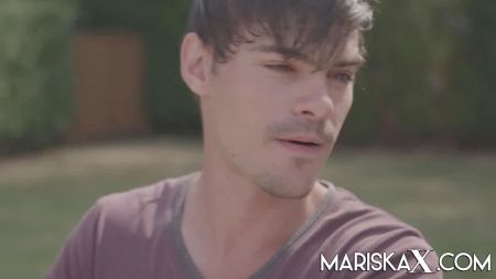 Девушка Сосет Хуй У Парня Своего Друга