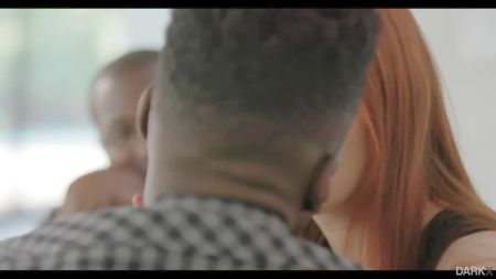 Смотреть Видео Как Женщины Ебут Парней В Попу Страпон