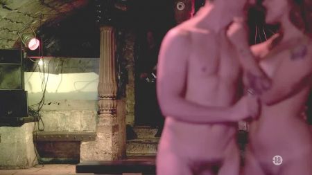 Мама Подсматривает За Сыном